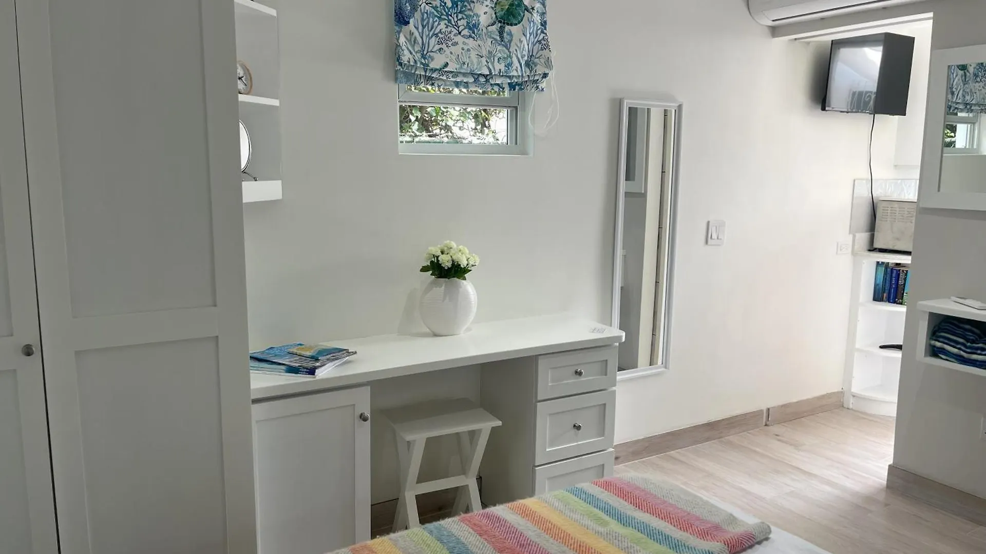 The Pod, Access To Pool & Beach Club, Sunset Crest Saint James Daire